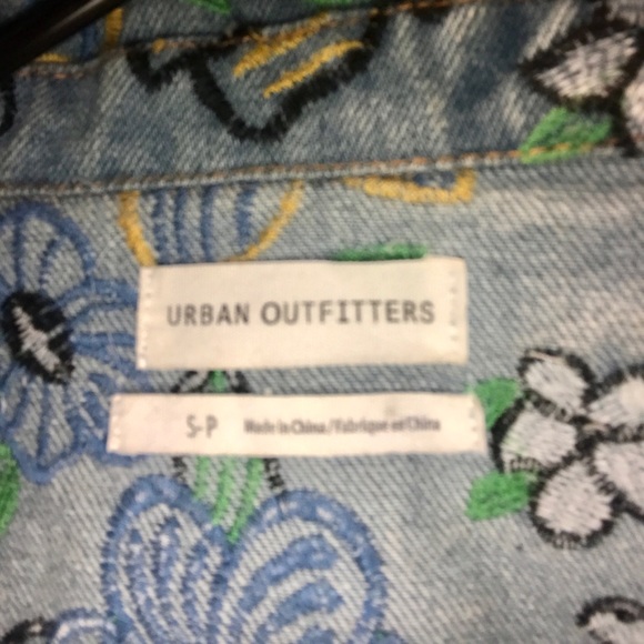 Embroidered denim jacket - Picture 5 of 6